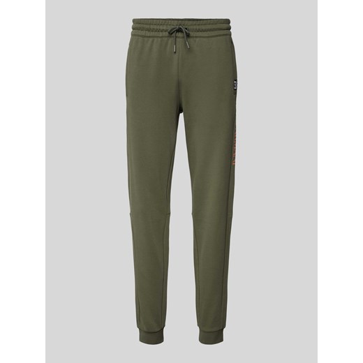 Spodnie dresowe o kroju regular fit z nadrukiem z logo model ‘PANTALONI’ ze sklepu Peek&Cloppenburg  w kategorii Spodnie męskie - zdjęcie 170581366