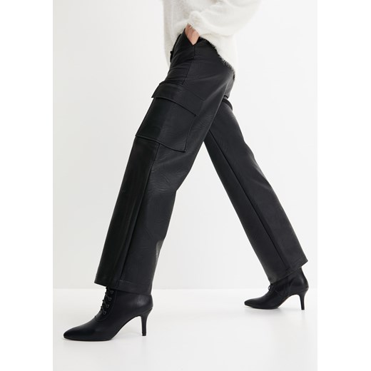 Spodnie ze sztucznej skóry ze sklepu bonprix w kategorii Spodnie damskie - zdjęcie 170605236