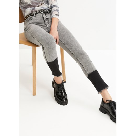 Dżinsy Skinny z kontrastowym dołem nogawek ze sklepu bonprix w kategorii Jeansy damskie - zdjęcie 170615138