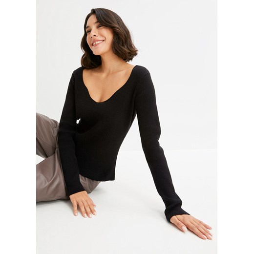 Sweter z dekoltem w serce ze sklepu bonprix w kategorii Swetry damskie - zdjęcie 170622578