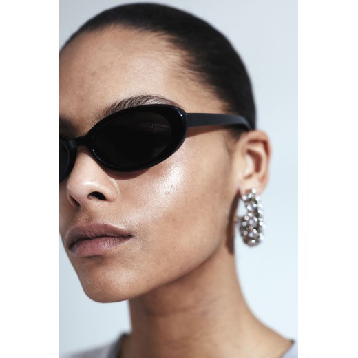 H & M - Owalne okulary przeciwsłoneczne - Czarny ze sklepu H&M w kategorii Okulary przeciwsłoneczne damskie - zdjęcie 170636537