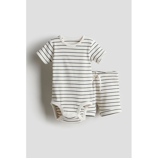 H & M - Bawełniany komplet w prążki 2-częściowy - Beżowy ze sklepu H&M w kategorii Komplety niemowlęce - zdjęcie 170636727