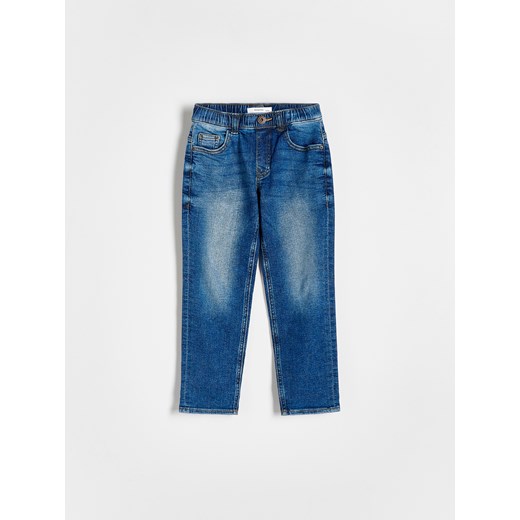 Reserved - Elastyczne jeansy regular - granatowy ze sklepu Reserved w kategorii Spodnie chłopięce - zdjęcie 170644999