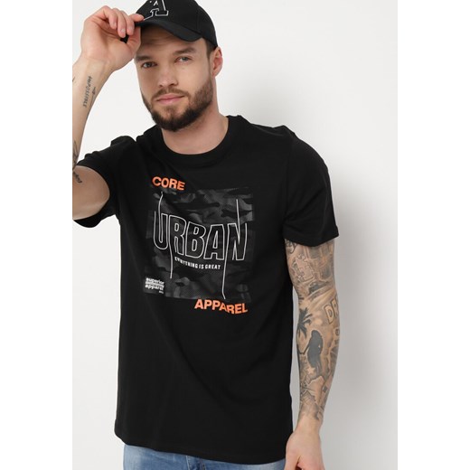 Czarna Bawełniana Koszulka z Nadrukiem na Przodzie Arluvia ze sklepu Born2be Odzież w kategorii T-shirty męskie - zdjęcie 170646429