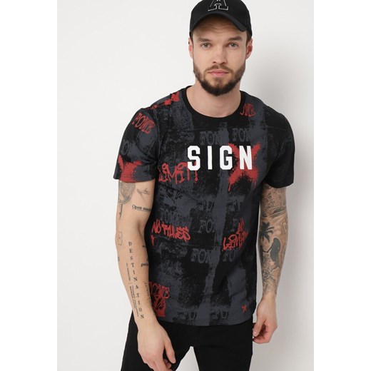 Czarna Koszulka z Bawełny Ozdobiona Abstrakcyjnym Printem i Napisem Farzna ze sklepu Born2be Odzież w kategorii T-shirty męskie - zdjęcie 170646477