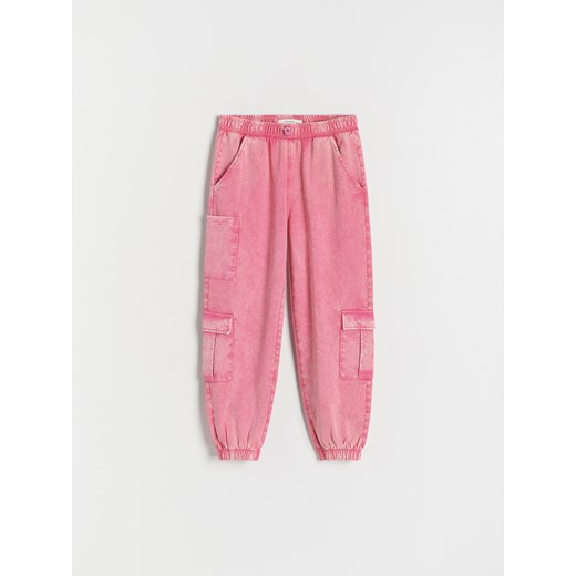 Reserved - Spodnie cargo z efektem sprania - różowy ze sklepu Reserved w kategorii Spodnie dziewczęce - zdjęcie 170651458