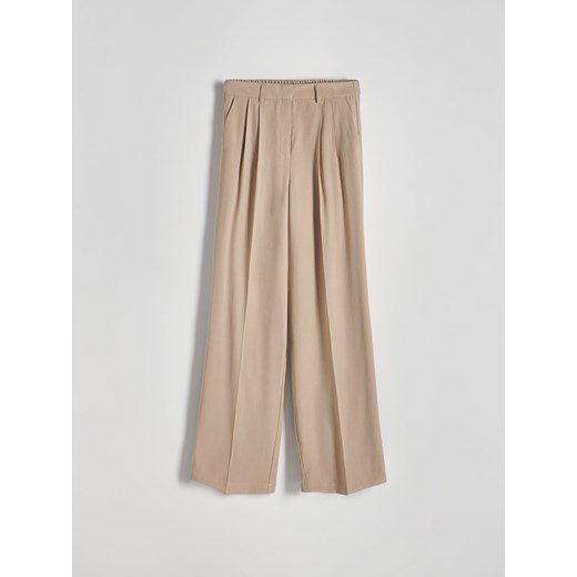 Reserved - Spodnie z wiskozy - beżowy ze sklepu Reserved w kategorii Spodnie damskie - zdjęcie 170655825