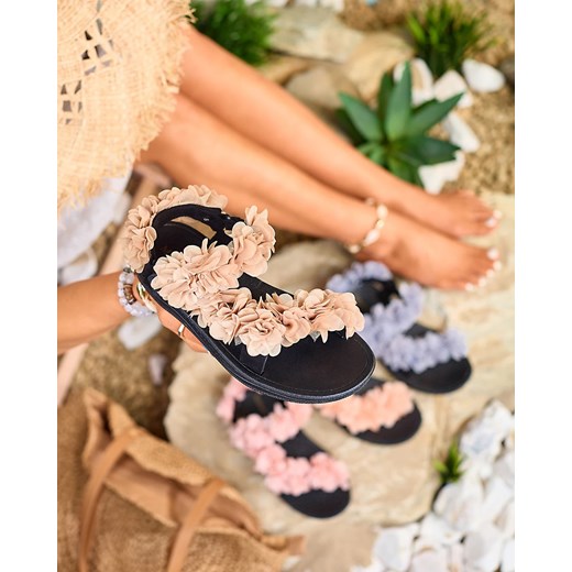Royalfashion Beżowe sandały damskie z kwiatuszkami Alferroy ze sklepu royalfashion.pl w kategorii Sandały damskie - zdjęcie 170661825