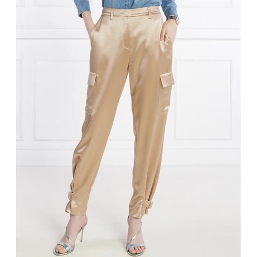 GUESS Satynowe spodnie | Regular Fit ze sklepu Gomez Fashion Store w kategorii Spodnie damskie - zdjęcie 170684339