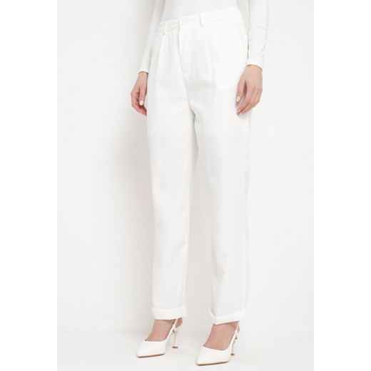 Białe Spodnie o Klasycznym Fasonie z Podwiniętymi Nogawkami z Ukrytym Suwakiem Wilelma ze sklepu Born2be Odzież w kategorii Spodnie damskie - zdjęcie 170701306