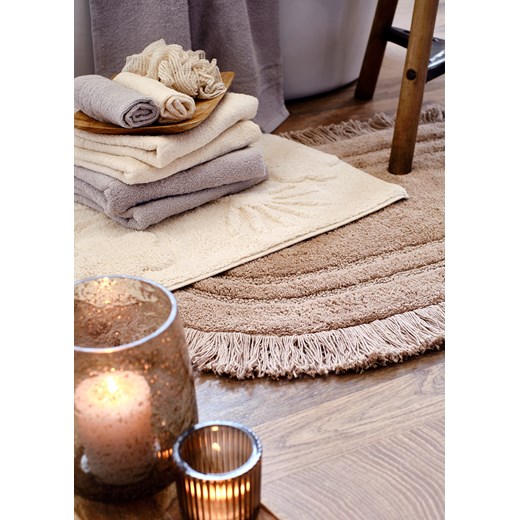 Owalny dywanik łazienkowy z dekoracyjnymi frędzlami ze sklepu bonprix w kategorii Dywaniki łazienkowe - zdjęcie 170706438