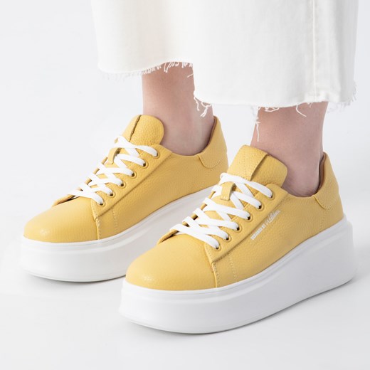 Damskie sneakersy ze skóry na grubej podeszwie klasyczne żółte ze sklepu WITTCHEN w kategorii Trampki damskie - zdjęcie 170707696