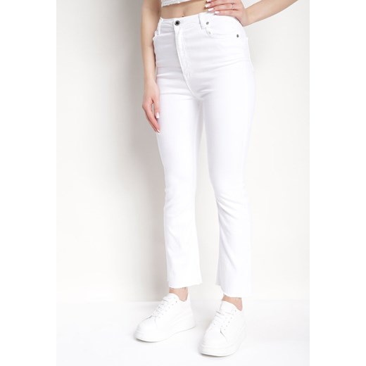 Białe Jeansy Flare z Postrzępionymi Nogawkami Lagiella ze sklepu Born2be Odzież w kategorii Jeansy damskie - zdjęcie 170735839