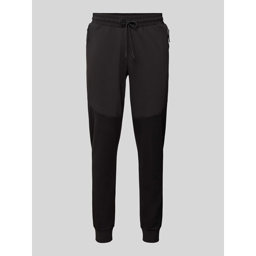 Spodnie dresowe o kroju slim fit z kieszeniami zapinanymi na zamek błyskawiczny model ‘PUMATECH’ ze sklepu Peek&Cloppenburg  w kategorii Spodnie męskie - zdjęcie 170749577