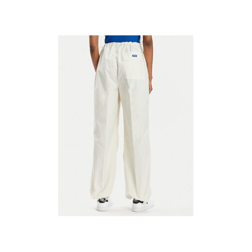 Spodnie damskie Hugo Boss białe na wiosnę 