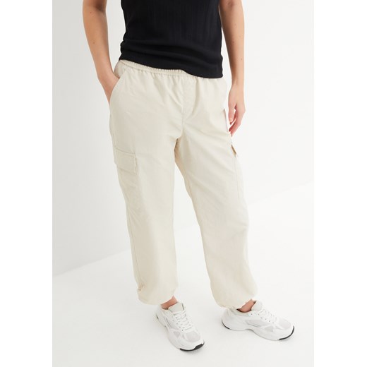 Luźniejsze spodnie bojówki z tunelem w dolnej części nogawek ze sklepu bonprix w kategorii Spodnie damskie - zdjęcie 170766789