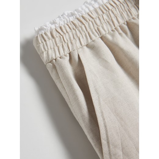 Reserved - Szorty z kontrastową lamówką - kremowy Reserved XS Reserved