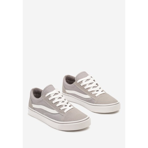 Jasnoszare Trampki z Ozdobną Naszywką z Boku i Klasycznym Sznurowaniem Noobicia 44 okazyjna cena born2be.pl