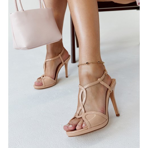 Jasnoróżowe lakierowane sandały na szpilce Vappu ze sklepu gemre w kategorii Sandały damskie - zdjęcie 170816588