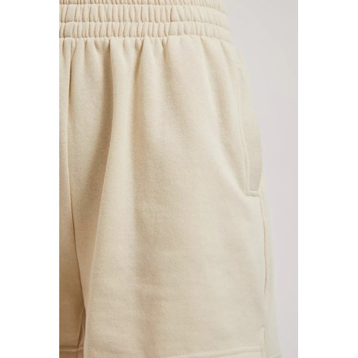 Szorty beżowe Moodo.pl 
