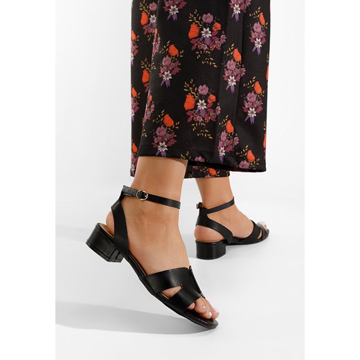 Czarne sandały na niskim słupku Briena ze sklepu Zapatos w kategorii Sandały damskie - zdjęcie 170828867