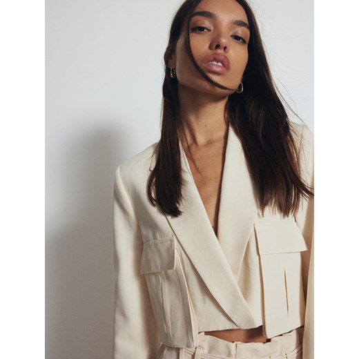 Reserved - Krótka marynarka z dodatkiem lnu - kremowy Reserved L Reserved