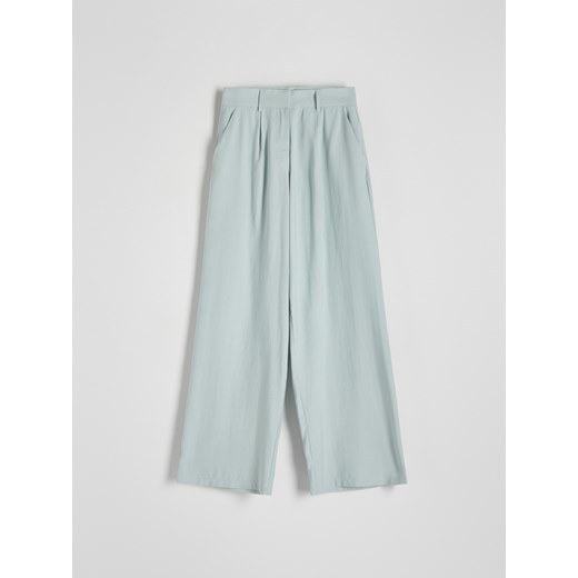 Reserved - Spodnie z szerokimi nogawkami - jasnozielony ze sklepu Reserved w kategorii Spodnie damskie - zdjęcie 170837446