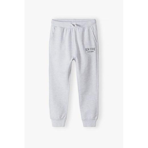 Szare spodnie dresowe regular - New Jork - szare - 5.10.15 ze sklepu 5.10.15 w kategorii Spodnie chłopięce - zdjęcie 170850837