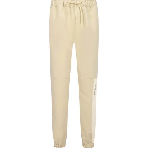 CALVIN KLEIN JEANS Spodnie dresowe PARACHUTE | Regular Fit ze sklepu Gomez Fashion Store w kategorii Spodnie chłopięce - zdjęcie 170852436