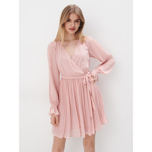 Sukienka Mohito w serek różowa na lato mini z długim rękawem 