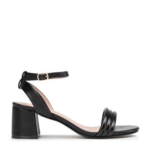 Damskie sandały z paskami na słupku czarne ze sklepu WITTCHEN w kategorii Sandały damskie - zdjęcie 170894378