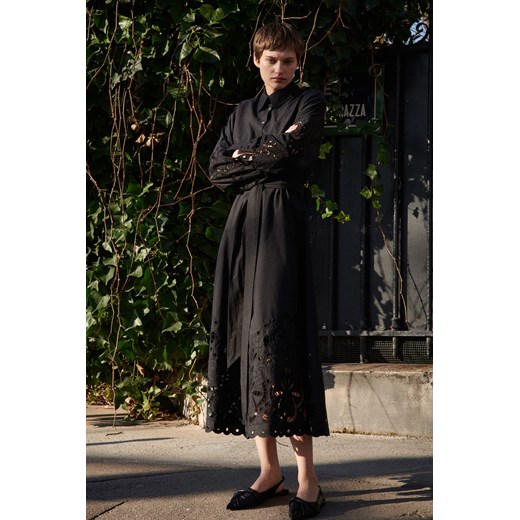 H & M - Szmizjerka z haftem angielskim - Czarny ze sklepu H&M w kategorii Sukienki - zdjęcie 170905526