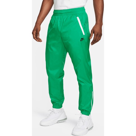 Męskie spodnie z tkaniny z podszewką Nike Windrunner - Zieleń ze sklepu Nike poland w kategorii Spodnie męskie - zdjęcie 170913939