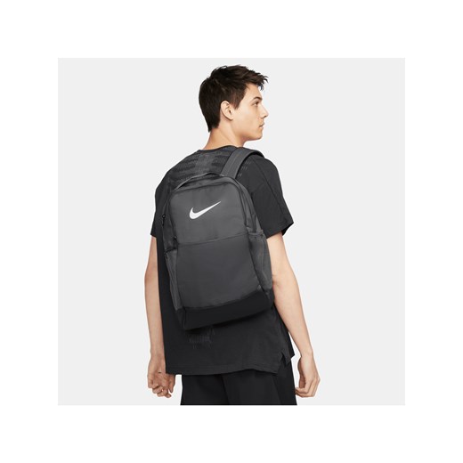 Plecak treningowy Nike Brasilia 9.5 (rozmiar M, 24 l) - Szary ze sklepu Nike poland w kategorii Plecaki - zdjęcie 170914366