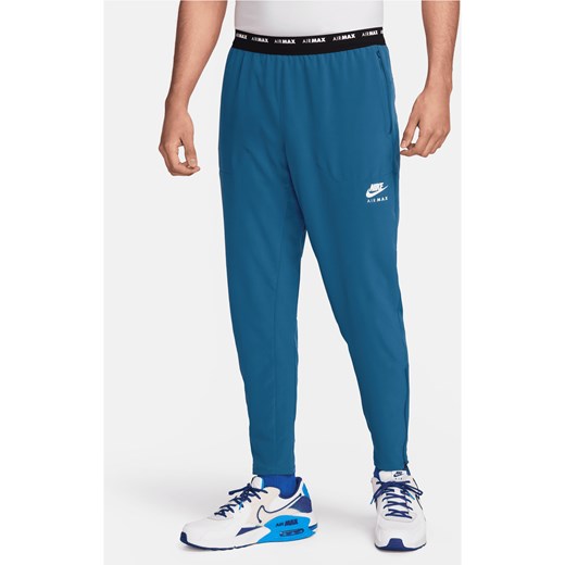 Męskie spodnie z tkaniny Dri-FIT Nike Air Max - Niebieski ze sklepu Nike poland w kategorii Spodnie męskie - zdjęcie 170914397