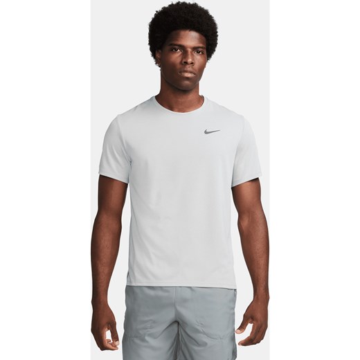 Męska koszulka z krótkim rękawem do biegania Nike Dri-FIT UV Miler - Szary ze sklepu Nike poland w kategorii T-shirty męskie - zdjęcie 170914475