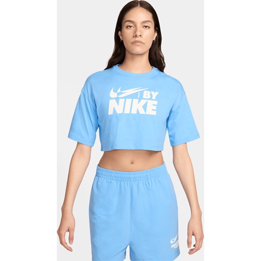 T-shirt damski o krótkim kroju Nike Sportswear - Niebieski ze sklepu Nike poland w kategorii Bluzki damskie - zdjęcie 170914516
