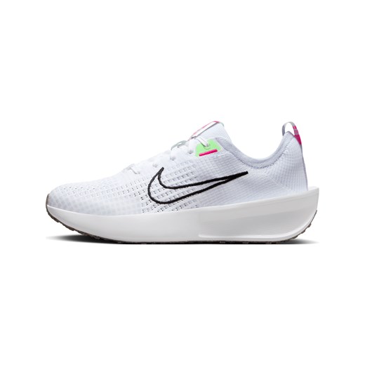 Buty sportowe damskie Nike dla biegaczy wiązane na płaskiej podeszwie 