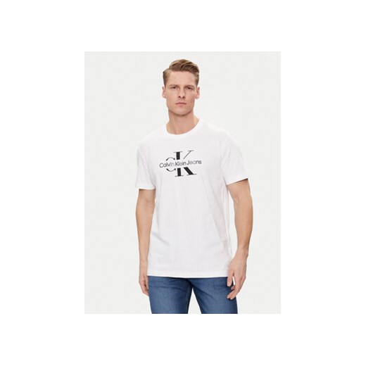 Calvin Klein Jeans T-Shirt Distrupted J30J325190 Biały Regular Fit ze sklepu MODIVO w kategorii T-shirty męskie - zdjęcie 170918829