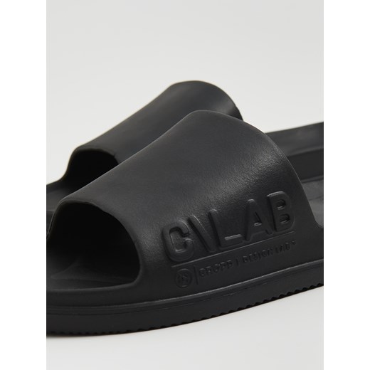 Klapki męskie Cropp bez zapięcia 