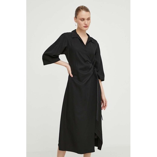 Samsoe Samsoe sukienka z domieszką lnu SAHANI kolor czarny midi rozkloszowana F24100086 ze sklepu PRM w kategorii Sukienki - zdjęcie 170928176