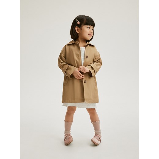 Reserved - Klasyczny płaszcz - beżowy ze sklepu Reserved w kategorii Kombinezony i kurtki - zdjęcie 170928908