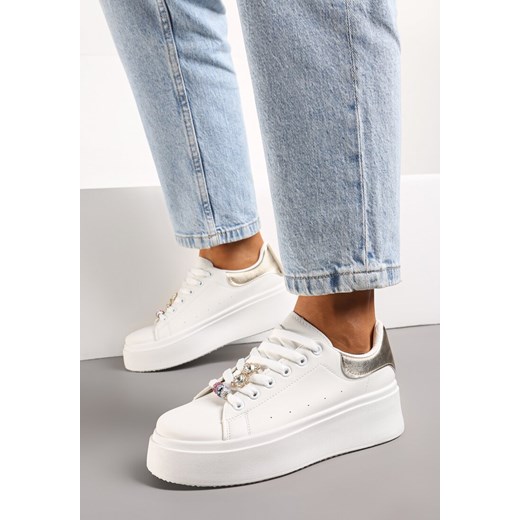 Biało-Złote Sneakersy na Platformie z Biżuteryjnymi Aplikacjami na Sznurówkach Noonia ze sklepu born2be.pl w kategorii Buty sportowe damskie - zdjęcie 170930928