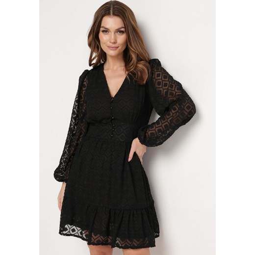 Czarna Sukienka z Tkaniny Plumeti z Geometrycznym Wzorem i Falbankami Alasmusa ze sklepu Born2be Odzież w kategorii Sukienki - zdjęcie 170931629