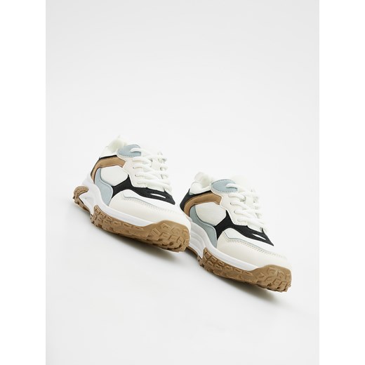 Reserved - Sneakersy z łączonych materiałów - biały ze sklepu Reserved w kategorii Buty sportowe dziecięce - zdjęcie 170937759