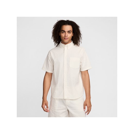 Męska koszula z krótkim rękawem z karbowanej tkaniny zapinana na guziki Nike Life - Szary ze sklepu Nike poland w kategorii Koszule męskie - zdjęcie 170947459