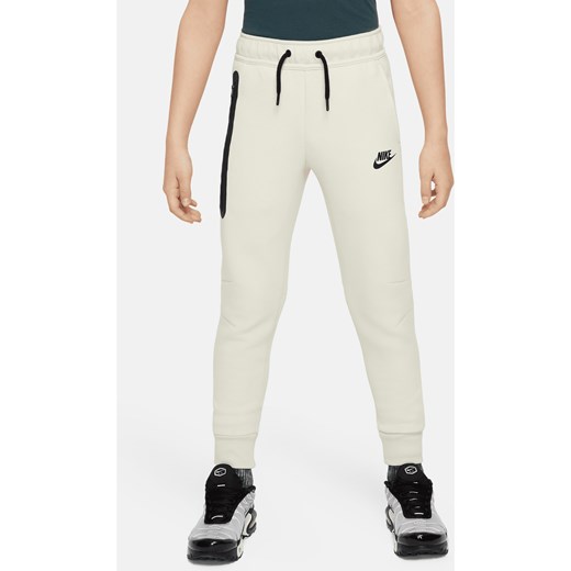 Spodnie dla dużych dzieci (chłopców) Nike Sportswear Tech Fleece - Zieleń ze sklepu Nike poland w kategorii Spodnie chłopięce - zdjęcie 170947507
