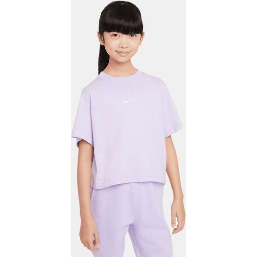 T-shirt dla dużych dzieci (dziewcząt) Nike Sportswear - Fiolet ze sklepu Nike poland w kategorii Bluzki dziewczęce - zdjęcie 170947596