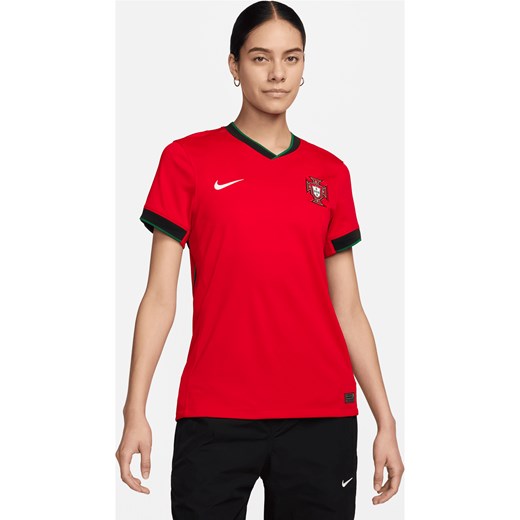 Damska koszulka piłkarska Nike Dri-FIT Portugalia (drużyna męska) Stadium 2024/25 (wersja domowa) – replika - Czerwony ze sklepu Nike poland w kategorii Bluzki damskie - zdjęcie 170947667
