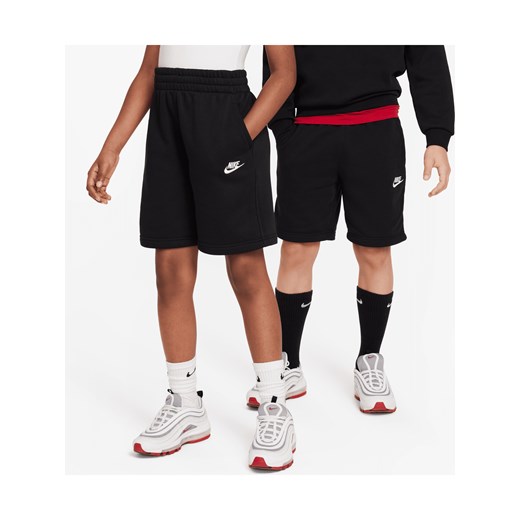 Spodenki z dzianiny dresowej dla dużych dzieci Nike Sportswear Club Fleece - Czerń ze sklepu Nike poland w kategorii Spodenki chłopięce - zdjęcie 170947668